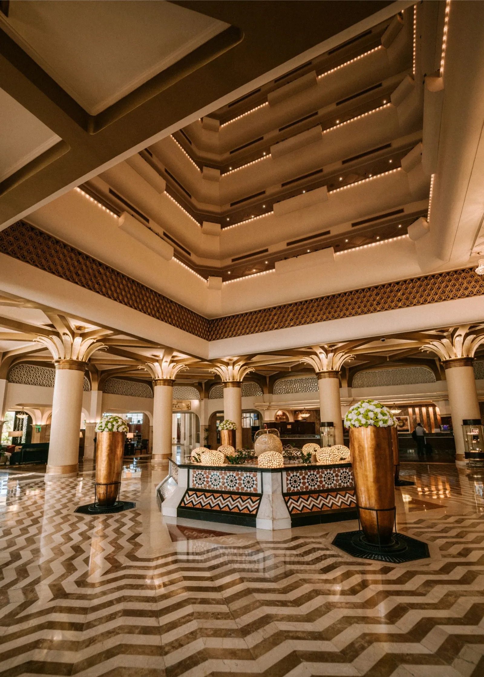 Le hall avant le départ en groupe