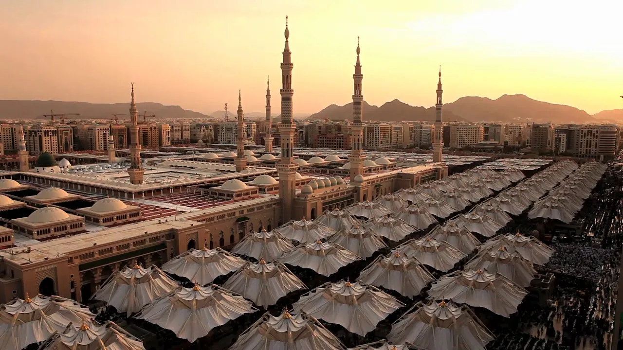 L'intérieur de la mosquée du Prophète ﷺ
