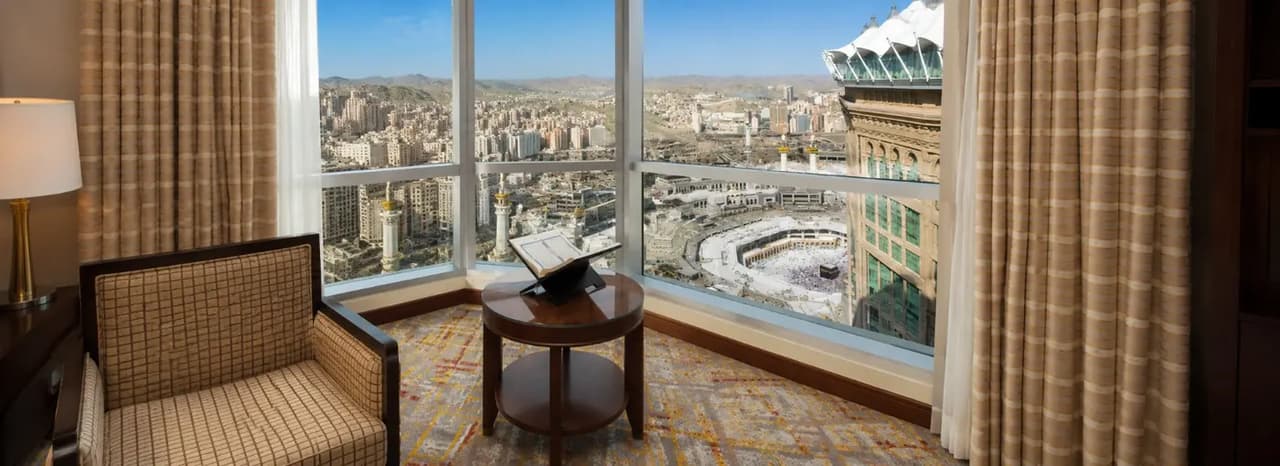 Façade hôtel face au Haram